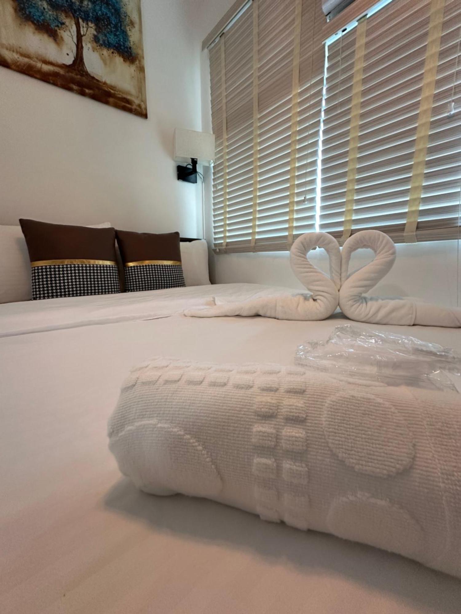Studio One Condominium, Alabang - Bluu - Fiber Wi-Fi, Netflix-Ready Muntinlupa City Eksteriør bilde
