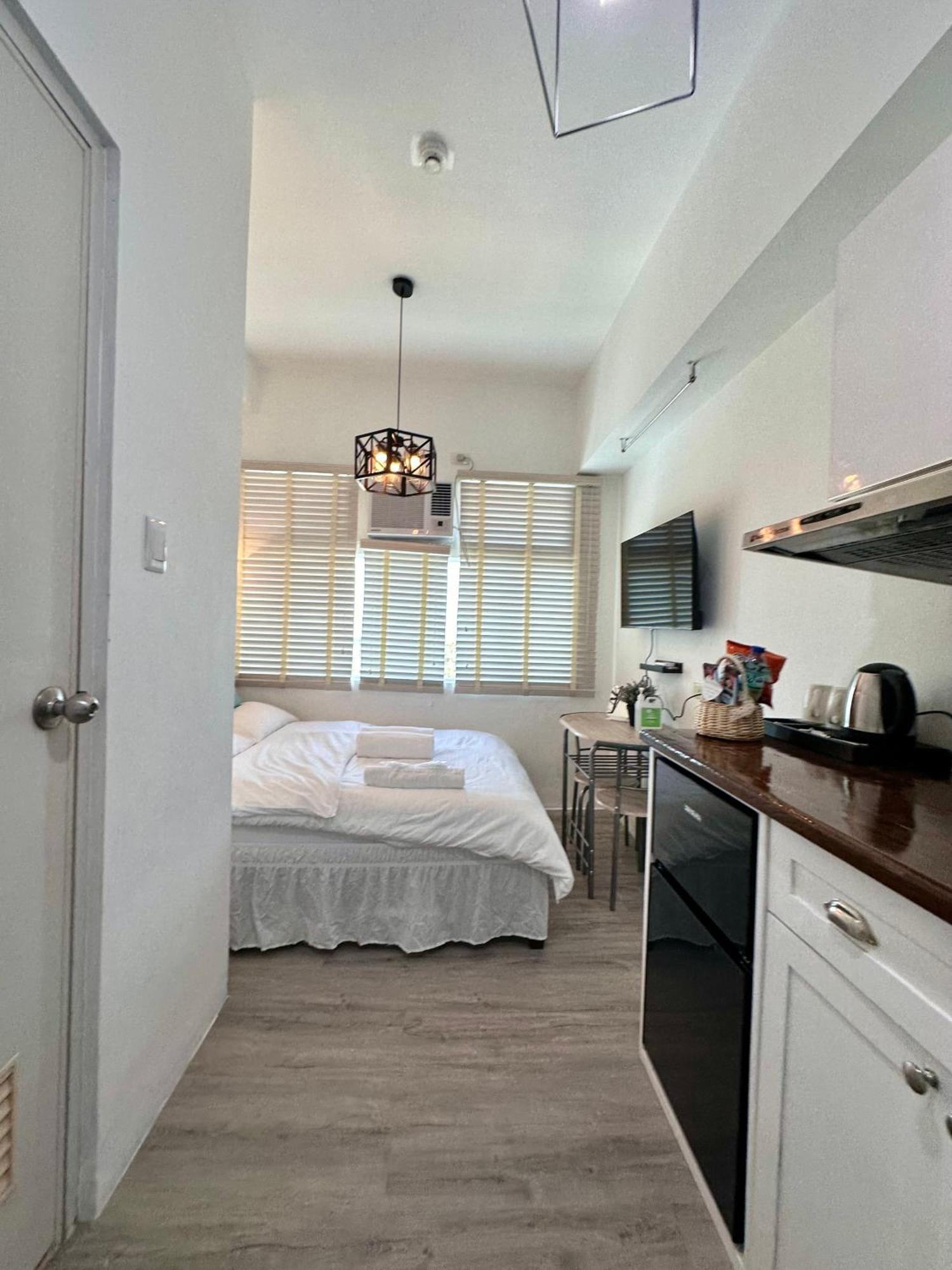 Studio One Condominium, Alabang - Bluu - Fiber Wi-Fi, Netflix-Ready Muntinlupa City Eksteriør bilde